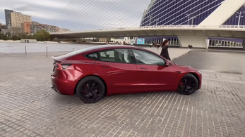 A nyers erő mellett a vezethetőségre is nagy hangsúlyt fektet az új Tesla Model 3 Performance