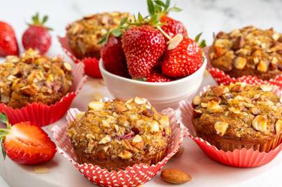 Kényeztető epres muffin: citromhéj és mandula bolondítja meg
