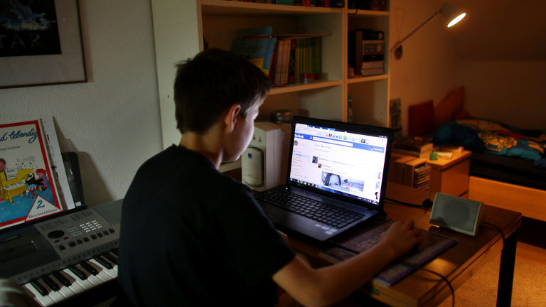 Minden ötödik gyereket érinthet az online bántalmazás
