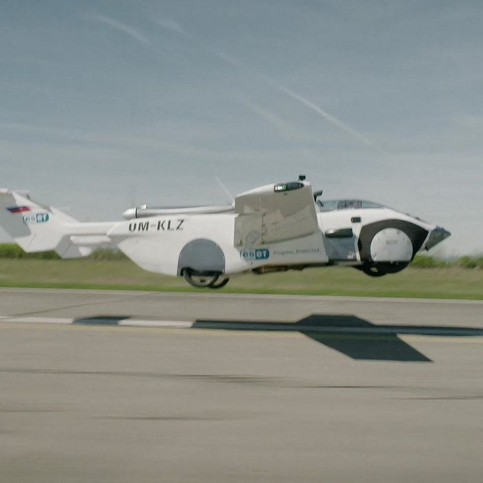Íme a működő szlovák repülő autó, ami egy világsztárral a fedélzetén szállt fel – videó