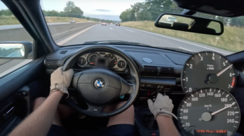 Végsebességig toltak egy öreg BMW-t az Autobahnon