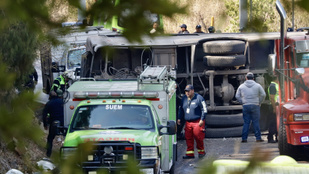 Hatalmas buszbaleset Mexikóban, 14 áldozat már biztosan van