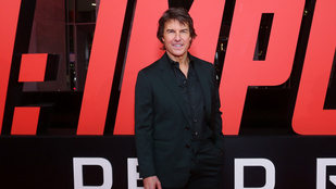 Tom Cruise továbbra sem kér a kaszkadőrökből, életveszélyes mutatvány közben fotózták le a sztárt