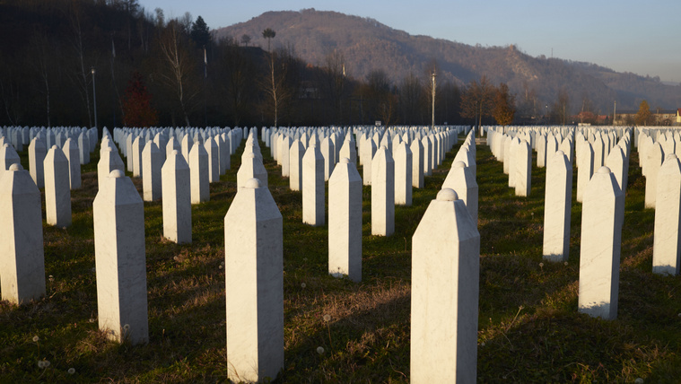 Órákon belül elszabadulhat a pokol, ha az ENSZ népirtásnak minősíti a srebrenicai vérfürdőt