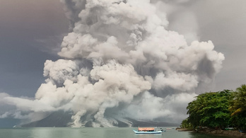 Ismét kitört egy vulkán Indonéziában, lezárták a repteret