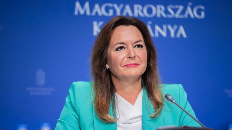 Vitályos Eszter: a magyar kormány mindent megtesz a bérek növekedéséért