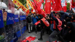 Könnygázzal oszlatták fel a tüntető tömeget Törökországban