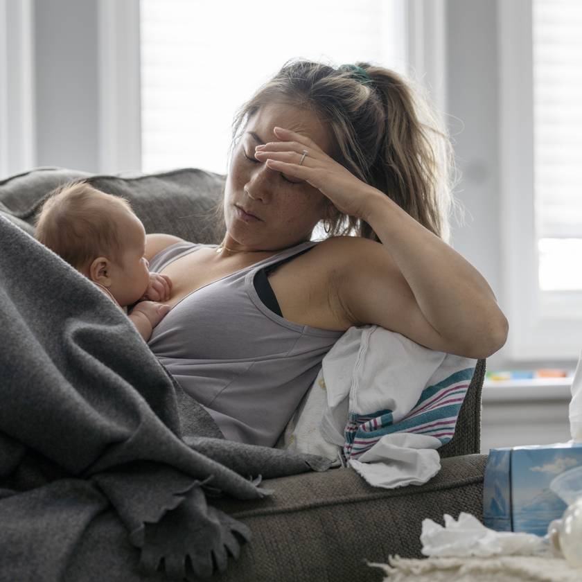 A friss anyák 10 százalékát érinti ez a probléma: ennyi idő után érdemes orvoshoz fordulni vele