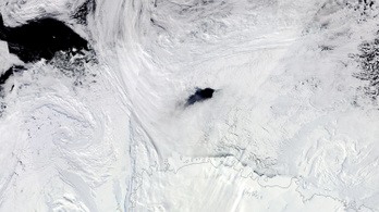 Rejtélyes lyuk jelent meg az Antarktiszon