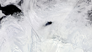 Rejtélyes lyuk jelent meg az Antarktiszon