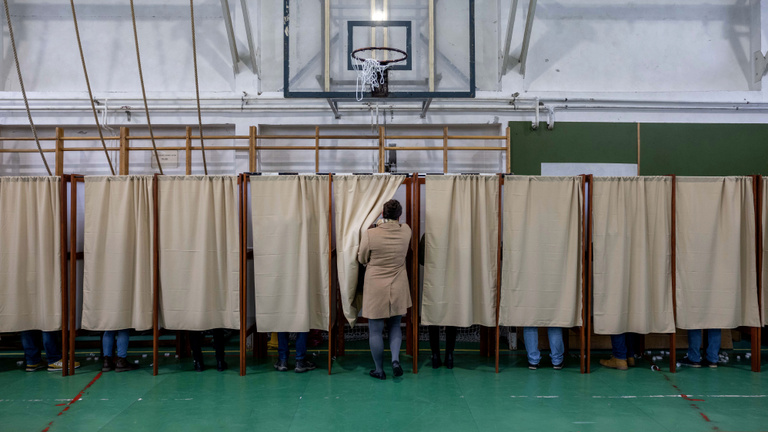 Publicus Intézet: Élen a Fidesz–KDNP, önállóan még a Tisza Párt és a Demokratikus Koalíció jutna a parlamentbe