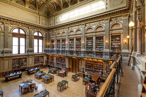 Hosszabb nyitvatartással várja a könyvmolyokat Budapest egyik legszebb könyvtára