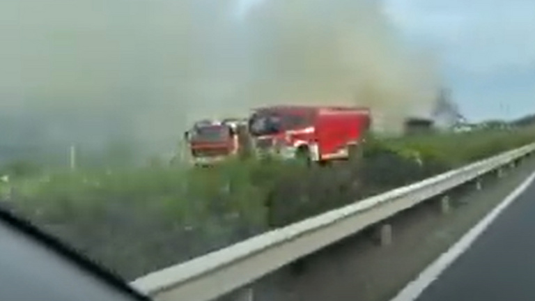 Videón az M1-esen porig égett kamion