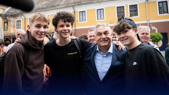 Orbán Viktor az agglomerációban folytatta kampánykörútját