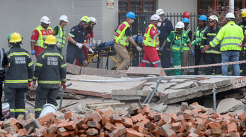 Öt munkás meghalt egy dél-afrikai építkezési balesetben, 49 embert még keresnek