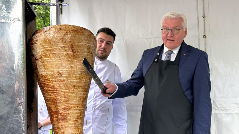 Ársapkát követelnek a németek a döner kebabra
