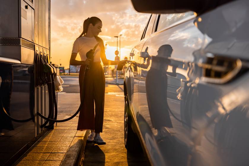 Megint változik a benzin ára: erre számíthatnak az autósok péntektől