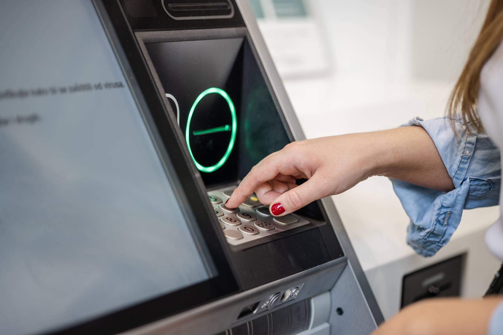Érdekes információ terjed arról, mire képes az ATM-nél fordítva megadott PIN-kód.