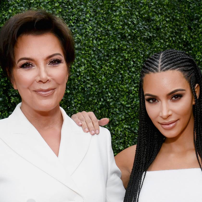 Kim Kardashian anyja daganatos beteg: Kris Jenner a kamerák előtt közölte a szörnyű hírt lányaival