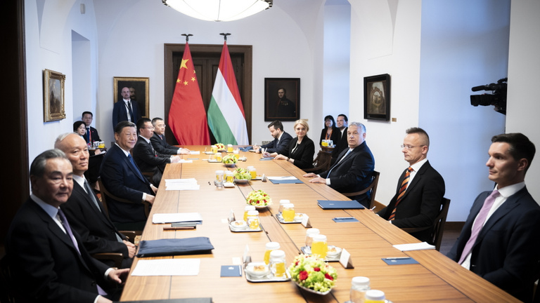 Orbán Viktor és Hszi Csin-ping a nukleáris ipart érintő megállapodást kötött