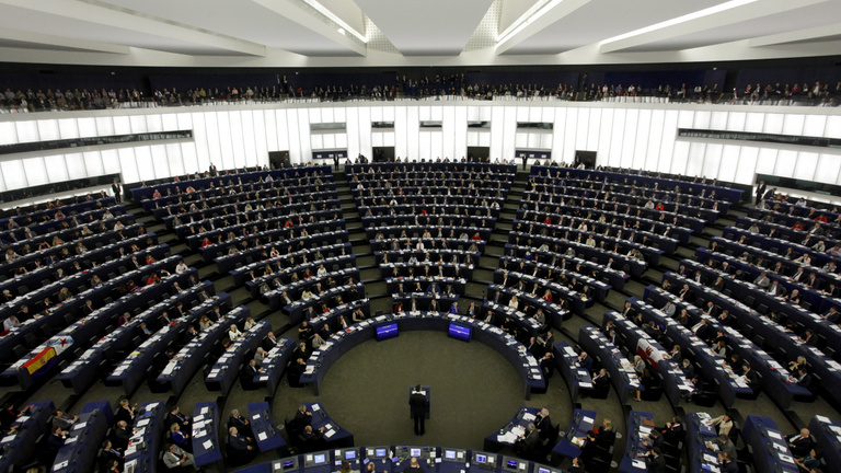 Igazi aranybánya Brüsszel: dől a pénz az EP-képviselőkhöz