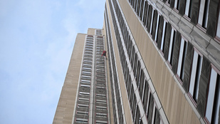 Megdőlt a rekord: egy 79 éves férfi lett a legidősebb ember, aki leereszkedett az Empire State Buildingről
