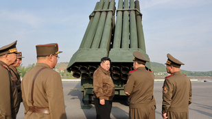 Kim Dzsongun megismerkedett a rakétaindító rendszerrel