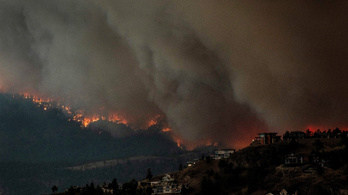 Négyezer hektárt perzselt fel a tűz Kanadában, ezreket evakuáltak