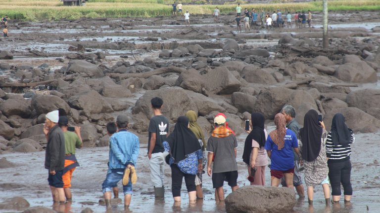 Egyre több halálos áldozata van az indonéziai áradásoknak