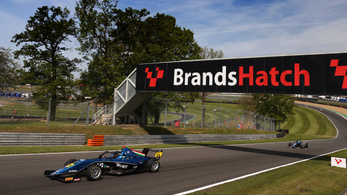 Tovább remekel a brit Formula-4-ben újonc fiatal magyar versenyző
