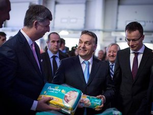 Dugdossák Orbán Viktort