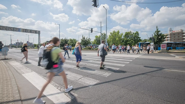 Végleg megmarad az Üllői úton kialakított átmeneti gyalogátkelő