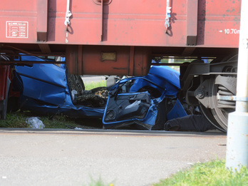 Meghalt a vonattal ütköző kocsi női utasa