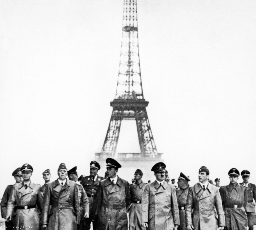 A német megszállás első napján, 1940. június 23-án Adolf Hitler megtekintette az Eiffel-tornyot két birodalmi építész, Albert Speer, illetve Arno Breker társaságában.