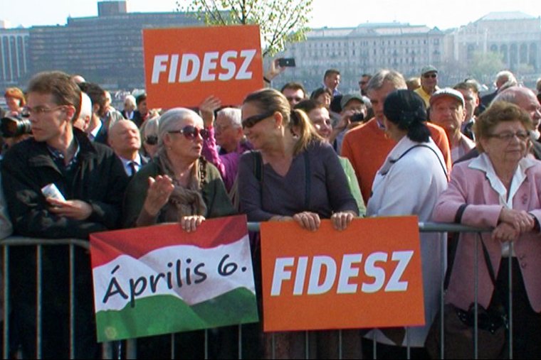 Fidesz-felvonulás lett a Várkert Bazár nyilvános megnyitójából, elküldték az ellenzékieket