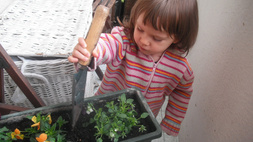 Kertészkedjünk a gyerekkel erkélyen is!
