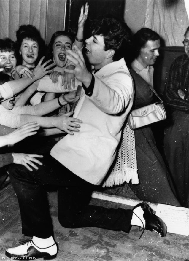 Nagy-Britannia másik válasza Elvisre, Cliff Richardért már 19 évesen megőrültek a rajongók. Tommy Steele-nél jóval nagyobb karriert futott be és komoly esélye volt, hogy még az amerikai szupersztárt is lepipálja. Azonban Richard hithű keresztényként egyre nagyobb teret adott a vallásnak a zenéjében, és vad rock and rollból szép lassan könnyed, megosztónak semmiképpen sem nevezhető popzenére váltott.