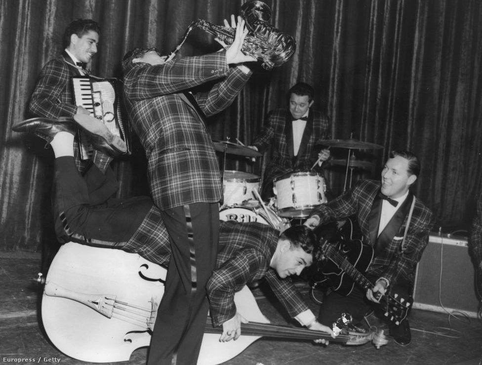 A Bill Haley & His Comets nem csak az Egyesült Államokban, hanem Nagy-Britanniában is úttőrő volt, sőt, itt hamarabb ért el komoly sikereket, mint szülőhazájában. A Shake, Rattle & Roll című Big Joe Turner-feldolgozásukból például egymillió példányt adtak el a szigetországban, és első rock and roll dalként került fel a brit kislemez-listára.