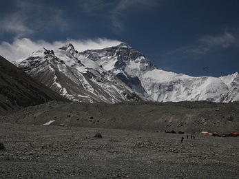 Ha kínai töményet iszol, jobb az esélyed az Everesten