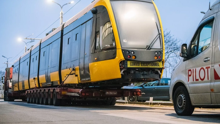 Új, korszerű villamos érkezett Budapestre