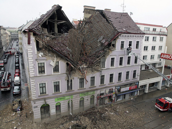 Összeomlott egy többemeletes ház Bécsben