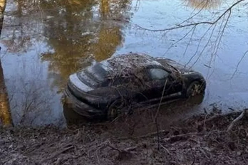 Mirelit Porschét találtak egy angol golfpályán