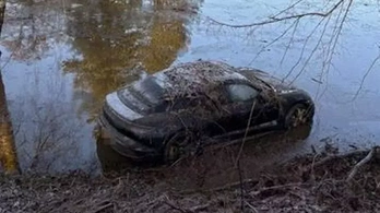 Mirelit Porschét találtak egy angol golfpályán