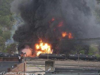 Kisiklott és felgyulladt egy olajszállító vonat Virginiában