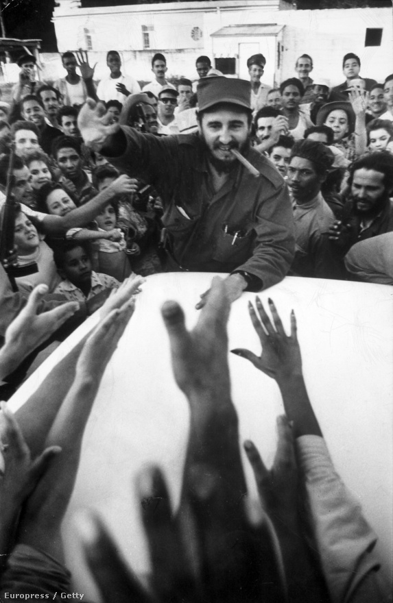 Fidel Castro bevonul Havannába. Castro volt Villet egyik hőse: az amerikaiak csak a kommunista fenyegetést látták Castróban, Villet viszont egy álmodozó forradalmárt mutat be a képein. 