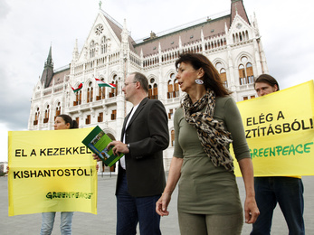 A Greenpeace újabb levelet írt Orbán Viktornak