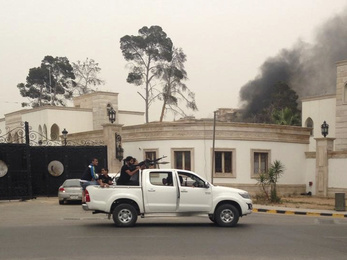 Fegyveresek rohamozták meg a líbiai parlamentet