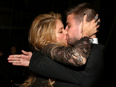 Shakira és Piqué nyilvánosan pettingeltek