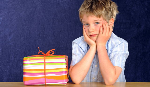 Ajándékozzunk vagy ne ajándékozzunk gyermeknapra?