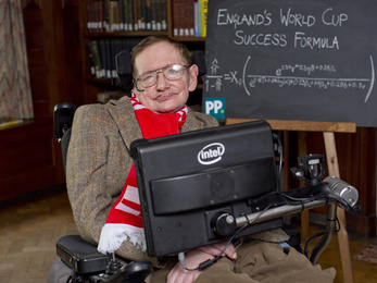 Stephen Hawking szerint a szőkéknek kell a tizenegyeseket rúgniuk